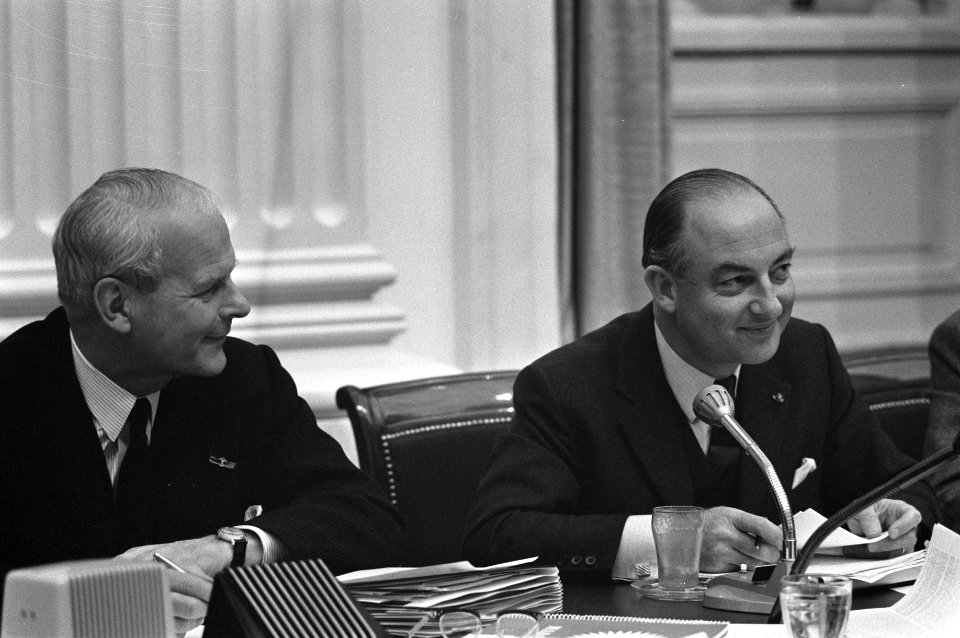 Tweede Kamer , begroting Buitenlandse Zaken en Defensie (l) Koster, (r), Schmelz, Bestanddeelnr 925-1749