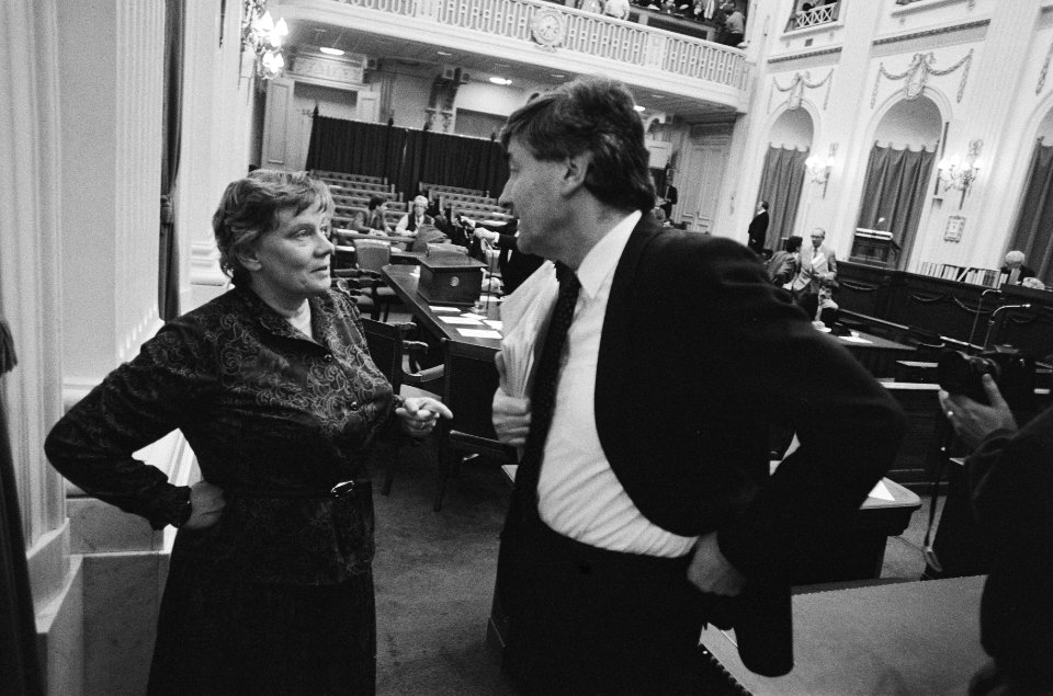 Tweede Kamer , behandeling begroting voor het huis der Koningin PvdA-woordvoers, Bestanddeelnr 933-1208