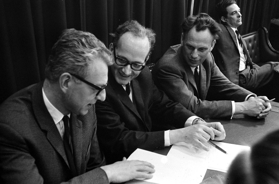 Tweede Kamer , behandeling regeringsverklaring, de drie communistische kamerlede, Bestanddeelnr 920-2448
