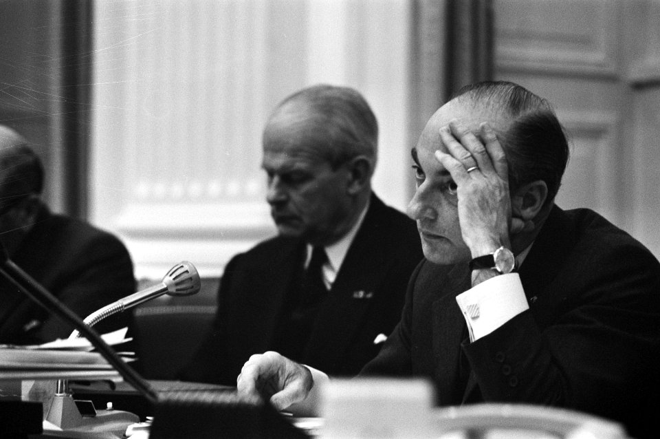 Tweede Kamer , begroting Buitenlandse Zaken en Defensie (l) Koster, (r) Schmelze, Bestanddeelnr 925-1755