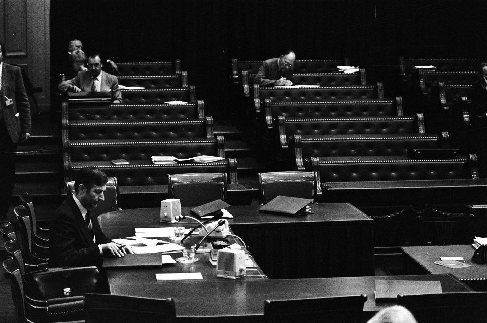 Tweede Kamer , begroting Algemene Zaken premier Van Agt in lege Kamer, Bestanddeelnr 929-9507