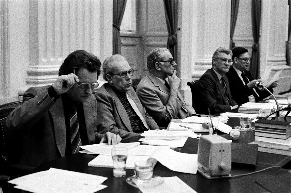 Tweede Kamer , behandeling bezuinigingspakket van de regering, v.l.n.r. minister, Bestanddeelnr 931-4243