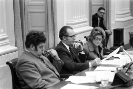Tweede Kamer, v.l.n.r. Vonhoff, Engels, Veenendaal, Bestanddeelnr 925-1439