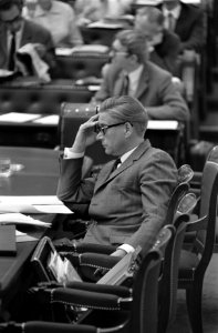 Tweede Kamer Wet Veringa aangenomen Den Haag Veringa in bank, Bestanddeelnr 923-8721