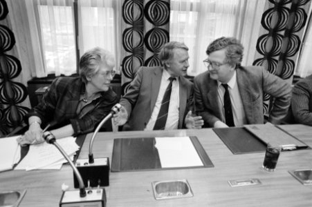 Tweede Kamercommissie EZ over Fokker overleg tussen v.l.n.r. Rempt (VVD) en Spi, Bestanddeelnr 934-1811