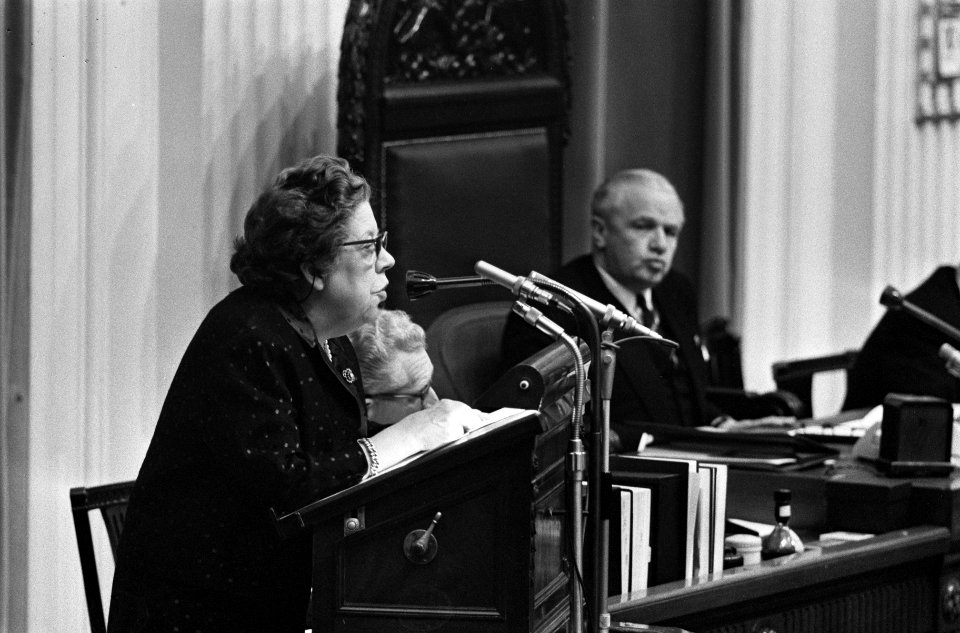 Tweede Kamerlid freule Wttewaall van Stoetwegen van de CHU aan het woord, Bestanddeelnr 918-4298