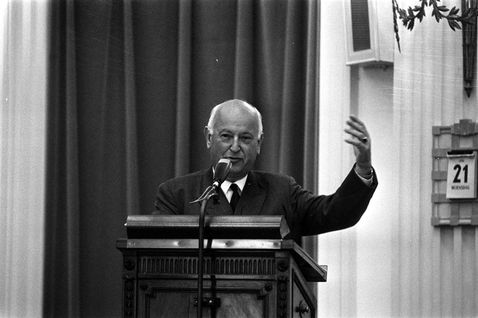 Tweede Kamerlid dr. Nicolaas Geelkerken (ARP) aan het woord, Bestanddeelnr 925-6827