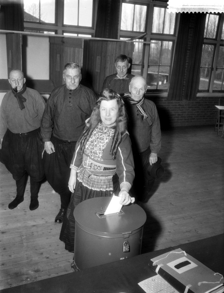 Tweede kamerverkiezing op Marken stemt Sytje Boes, Bestanddeelnr 910-2123