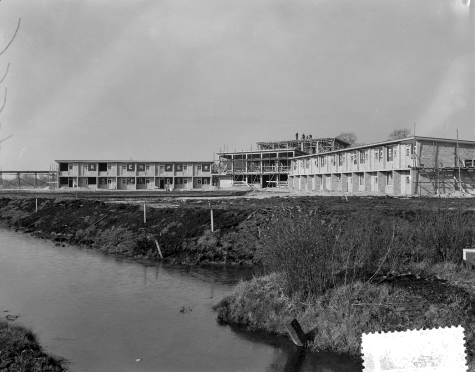 Tweede Motel aan weg Amsterdam Den Haag in aanbouw, Bestanddeelnr 908-3752