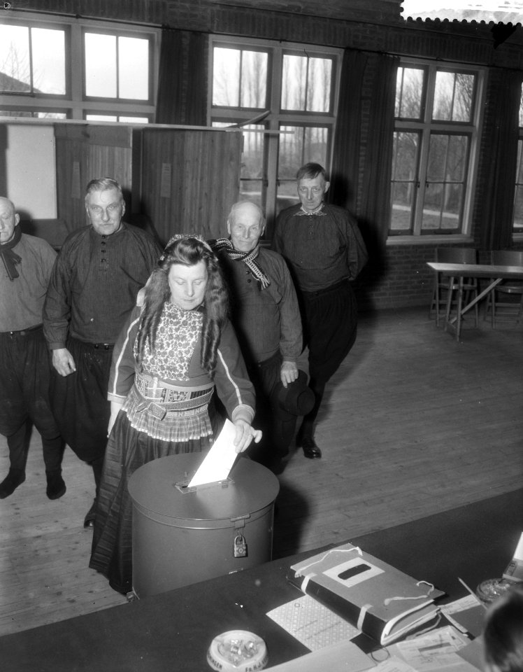 Tweede kamerverkiezing op Marken stemt Sytje Boes, Bestanddeelnr 910-2124