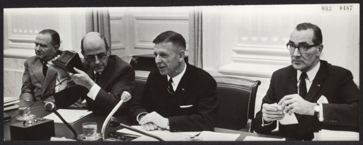 Tweede kamer, ministers, Duynstee A.E.M., Es A. v., Haex J.C.E., Bestanddeelnr 092-0487