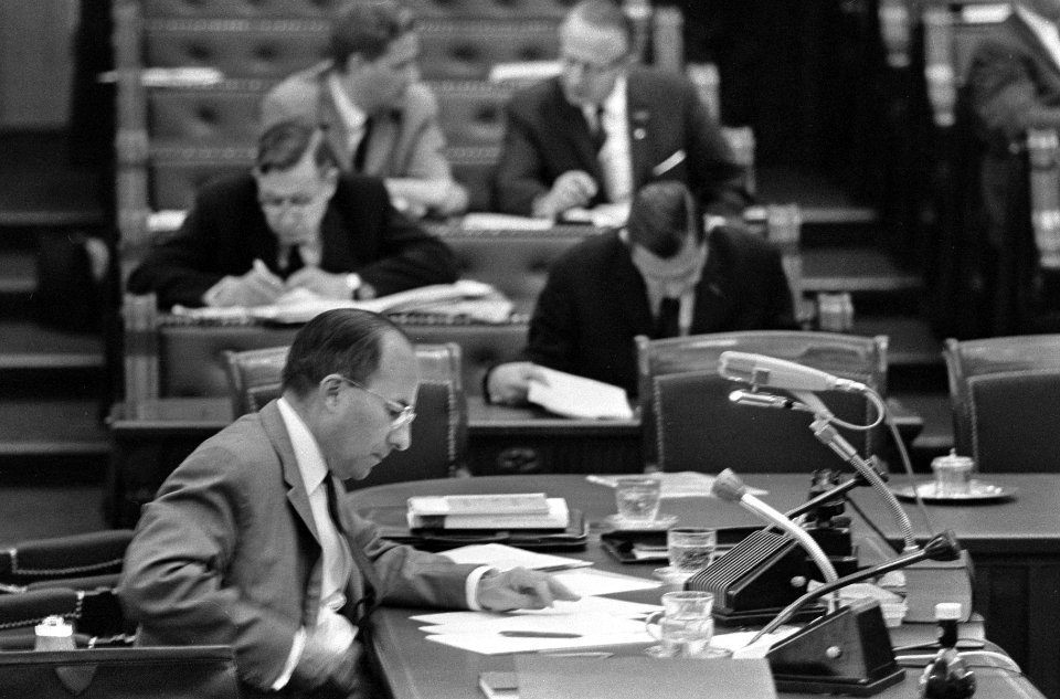 Tweede Kamer, Ministeriele verantwoordelijkheid voor leden Koninklijk Huis, Mini, Bestanddeelnr 919-2300