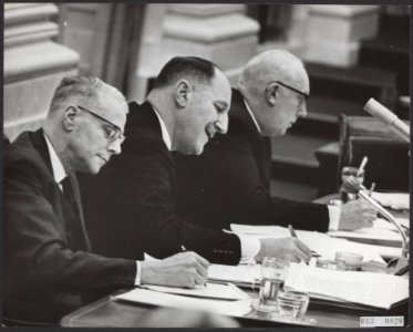 Tweede kamer, ministers, Block L. D., Diepenhorst I.N.th., Luns, J.A.M.H., Bestanddeelnr 083-0820