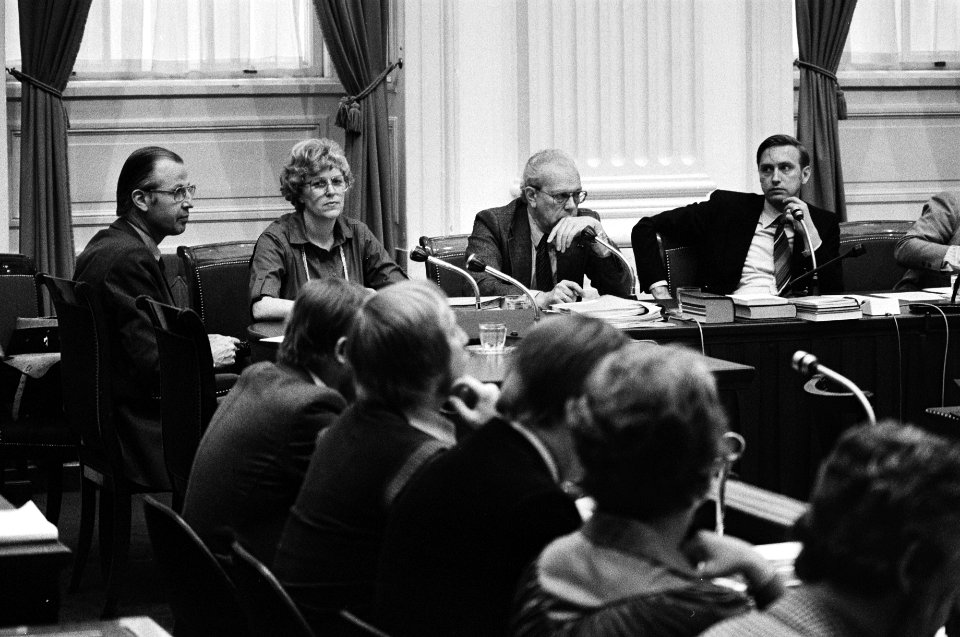 Tweede Kamer, vergadering over jeugdwerkloosheid de Jong, mevrouw Kraaijeveld-W, Bestanddeelnr 930-2762