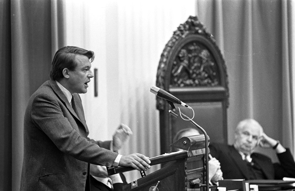 Tweede Kamer.Algemene beschouwingen de heer van Mierlo (D66) aan het woord, Bestanddeelnr 921-7446