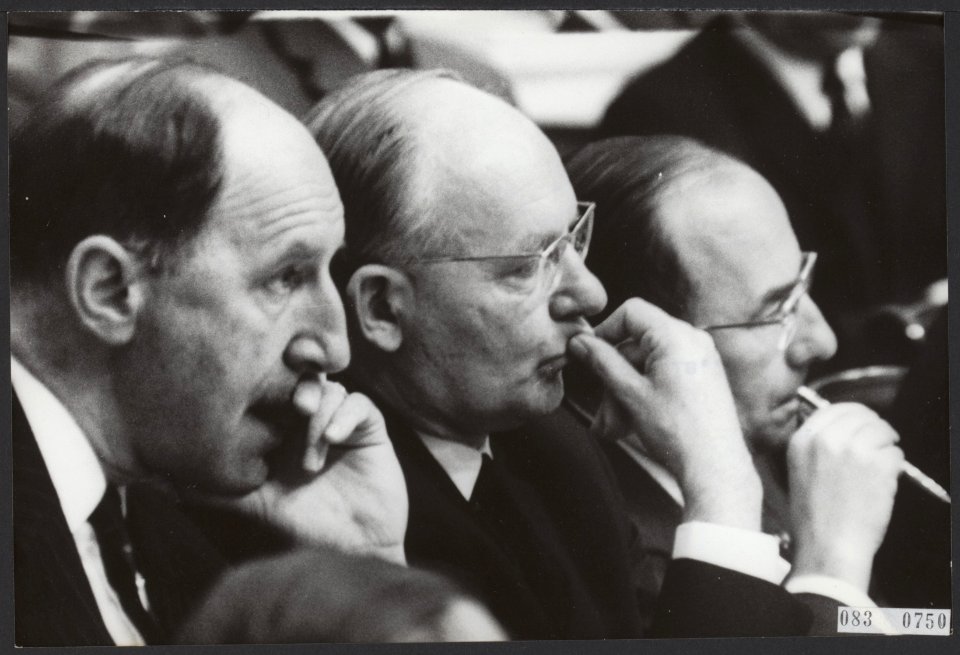 Tweede kamer, ministers, minister-presidenten, Cals, Jo, Luns, J.A.M.H., Bestanddeelnr 083-0750