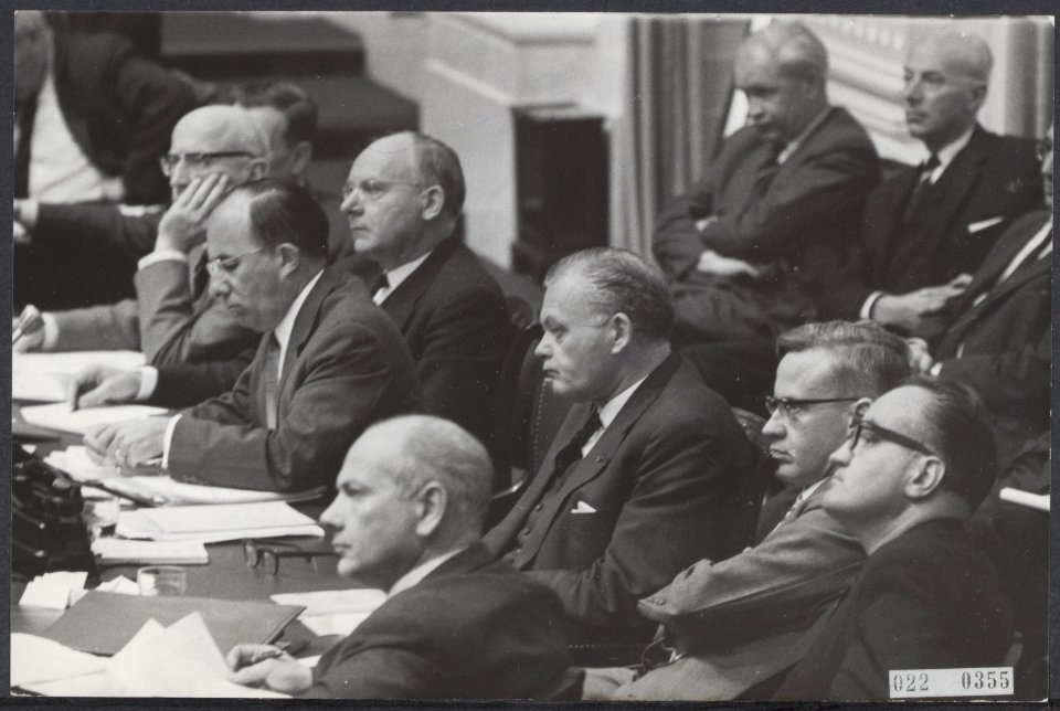 Tweede Kamer. Sombere gezichten. Vandaag was het de tweede dag voor de Tweede Ka, Bestanddeelnr 022-0355