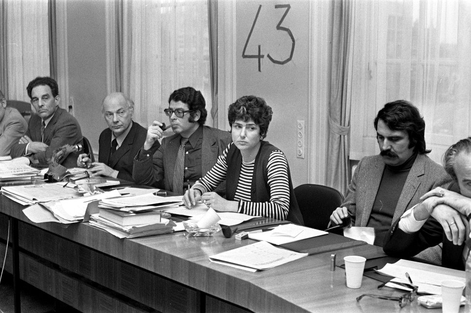 Tweede kamerfractie PvdA bijeen, v.l.n.r. Van Lier , Den Uyl , Van Thijn , mejuf, Bestanddeelnr 926-0653