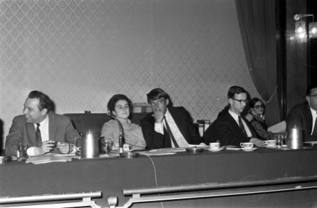 Tweede Kamerfractie D66 tijdens bijeenkomst in Krasnapolsky v.l.n.r. Mine Dijkst, Bestanddeelnr 922-0379