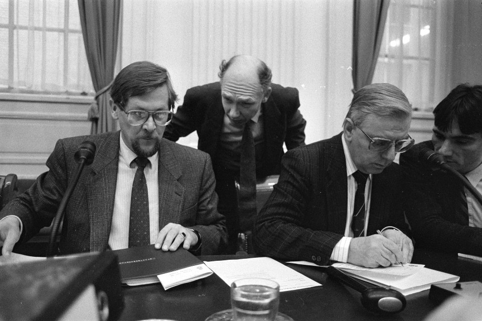 Tweede Kamer , UVC Volkshuisvesting over subsidieregeling v.l.n.r. staatssecreta, Bestanddeelnr 933-8301