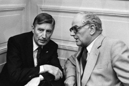 Tweede Kamer , voorzetting algemene beschouwingen, Premier Van Agt (l) in overle, Bestanddeelnr 931-0864