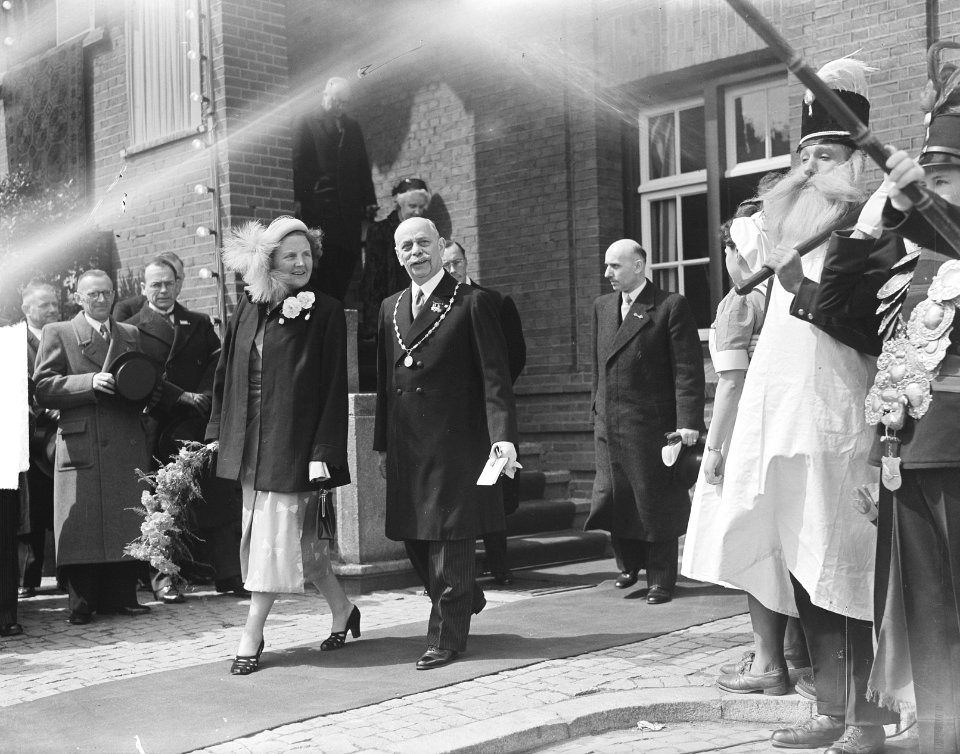 Tweede dag Koninklijk bezoek aan Limburg, grot van Valkenburg, Bestanddeelnr 903-9281