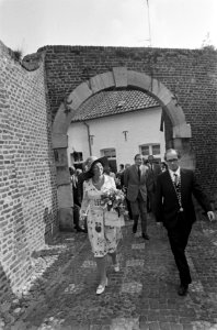 Tweede dag bezoek Beatrix en Claus aan Limburg bezoek aan Thorn, Bestanddeelnr 927-4016