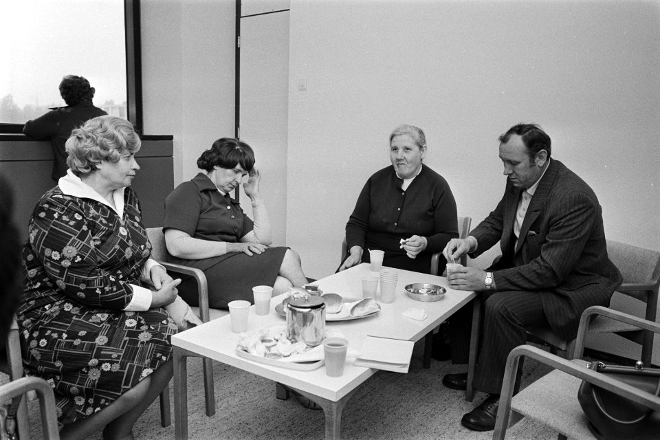 Tweede dag Menten-proces in Amsterdam Poolse getuigen vlnr mevrouw Jawersky, Bestanddeelnr 929-1733
