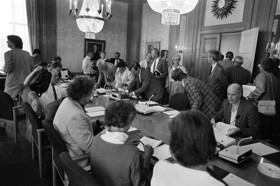 Tweede Kamer , vergadering Kamercommissies WVC i.v.m. bezuinigingen staatssecret, Bestanddeelnr 934-0466