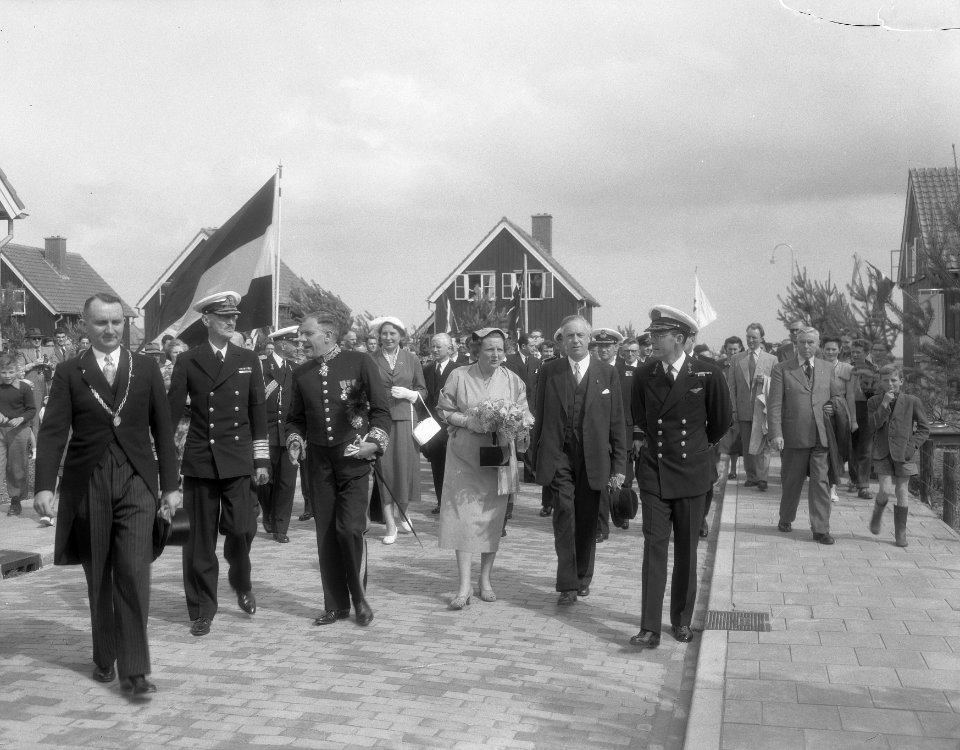 Tweede dag bezoek Koning Hakon aan Stavenisse, o.a. bezoek Hakonstraat, Bestanddeelnr 906-6621