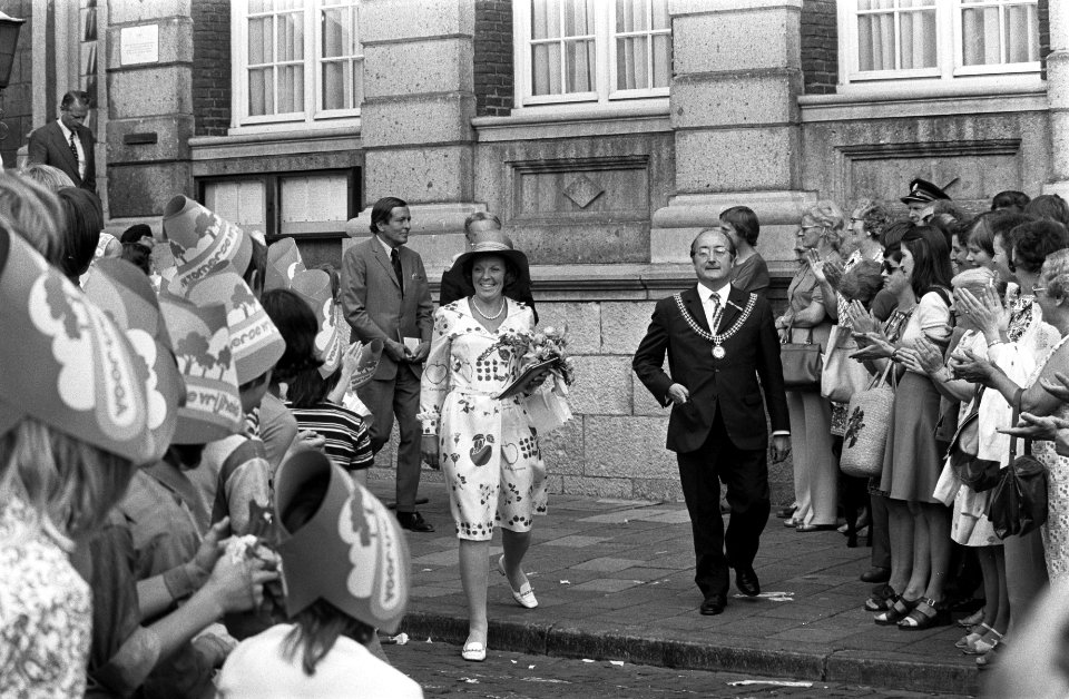 Tweede dag bezoek Beatrix en Claus aan Limburg bezoek aan Roermond, Bestanddeelnr 927-4022