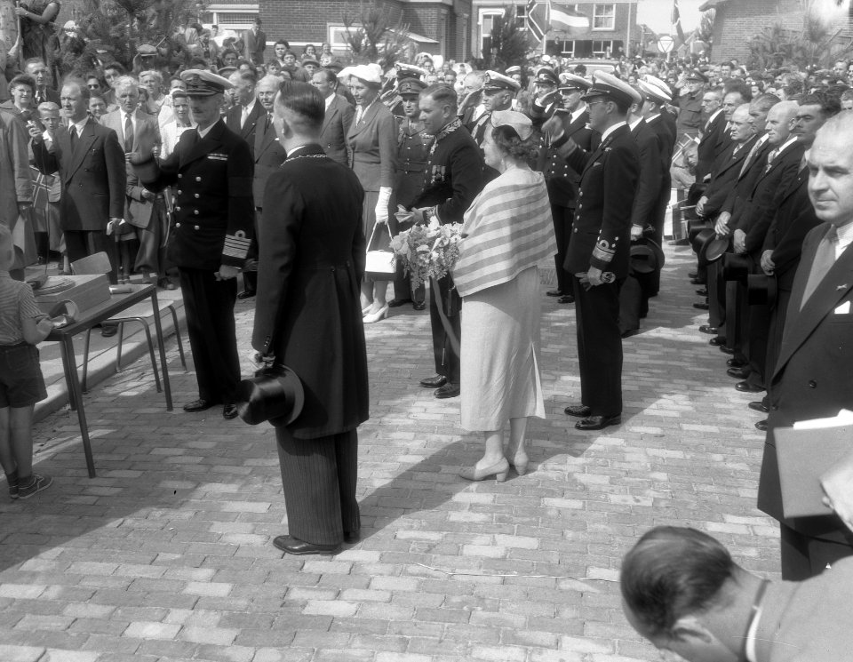 Tweede dag bezoek Koning Hakon aan Stavenisse, o.a. bezoek Hakonstraat, Bestanddeelnr 906-6623