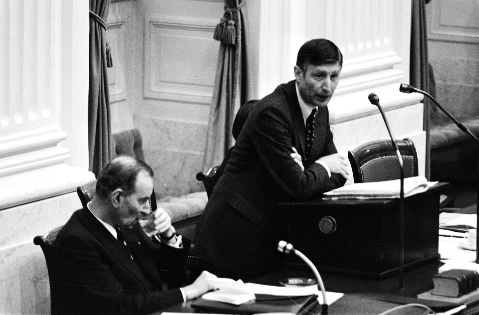 Tweede Kamer , Urenco-debat minister Van der Klaauw (l) en Van Agt, Bestanddeelnr 929-7979
