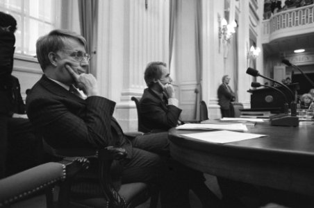 Tweede Kamer , staatssecretaris Koning (l) en minister De Korte tijdens vragen o, Bestanddeelnr 934-2157