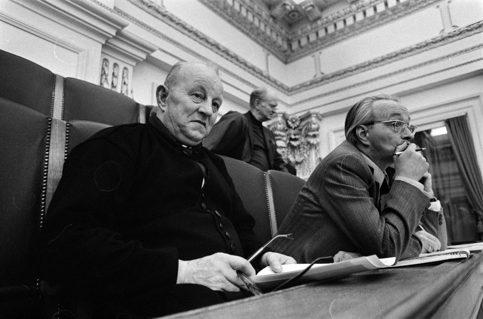 Tweede Kamer , Visserij Zeeuwse visser (in klederdracht) op publieke tribune, Bestanddeelnr 927-7337