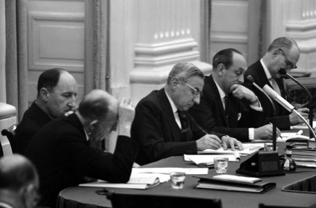 Tweede dag Nieuw-Guinea-debat Minister Luns , president de Quay , minister Toxo, Bestanddeelnr 913-3653