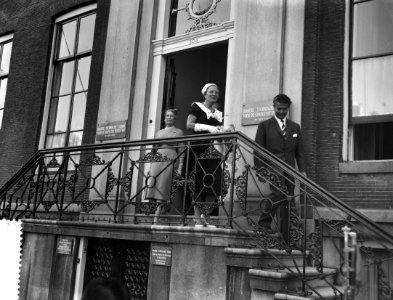 Tweede dag Koninklijk bezoek aan Amsterdam, bezoek van koningin Juliana aan de H, Bestanddeelnr 910-6513