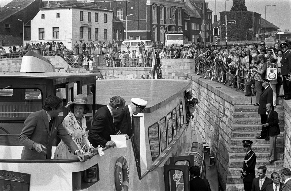 Tweede dag bezoek Beatrix en Claus aan Limburg bezoek aan Roermond, Bestanddeelnr 927-4021