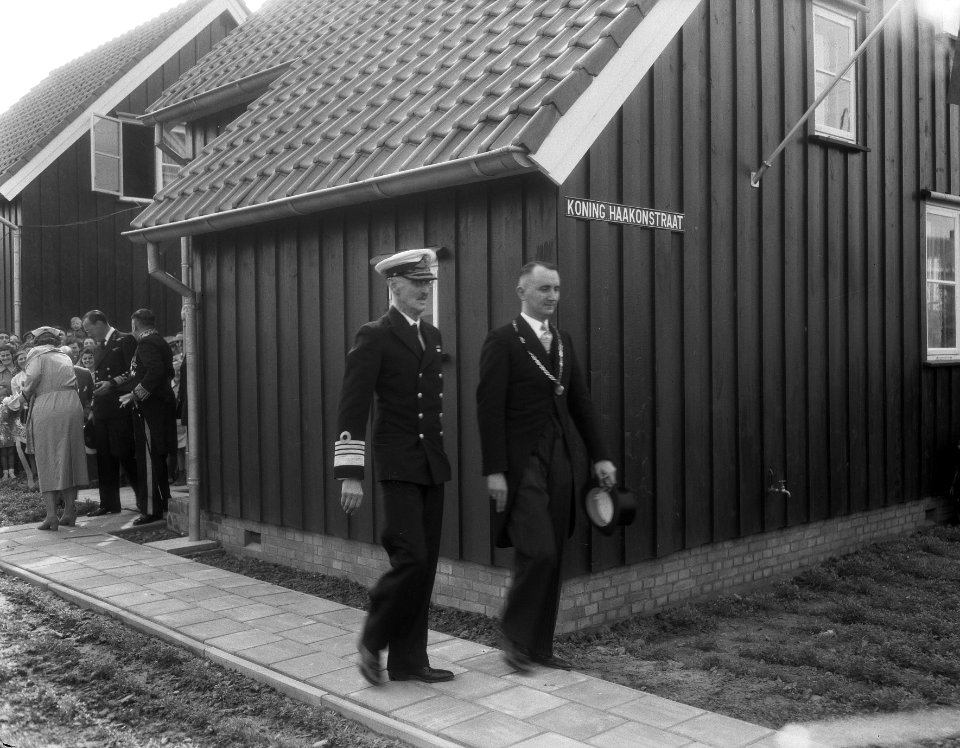 Tweede dag bezoek Koning Hakon aan Stavenisse, o.a. bezoek Hakonstraat, Bestanddeelnr 906-6620