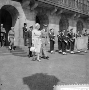 Tweede dag bezoek Koning Boudewijn Vertrek uit Paleis op de Dam naar Rotterdam, Bestanddeelnr 910-5067