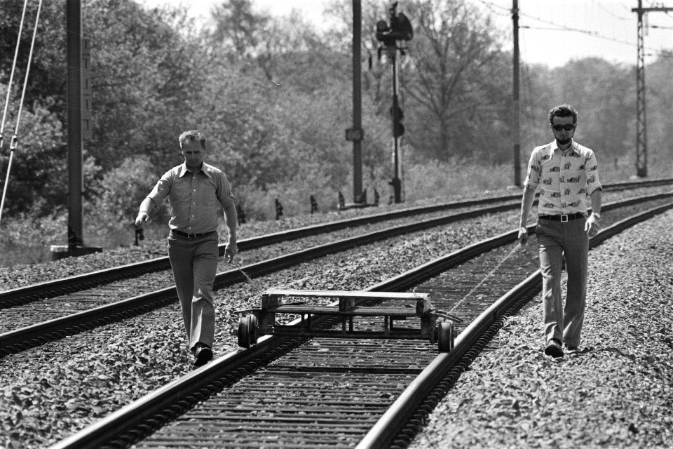 Tweede dag gijzeling trein bij De Punt rechercheurs keren terug met lorry, Bestanddeelnr 929-1940