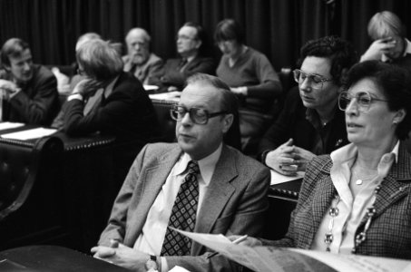 Tweede Kamer , Roethof (l) en mevrouw Haas Berger (m), Bestanddeelnr 931-1569