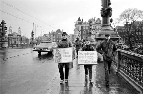Tweedaagse mars vertrekt vanaf het Jonas Daniël Meijerplein, Bestanddeelnr 919-8043