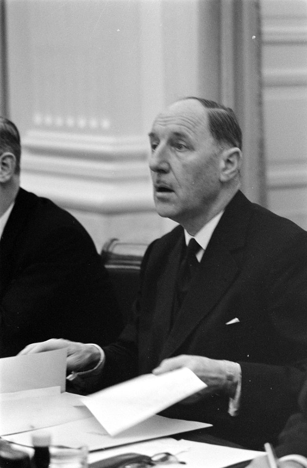 Tweede Kamer . Begroting Buitenlandse Zaken. Luns, Bestanddeelnr 923-2476