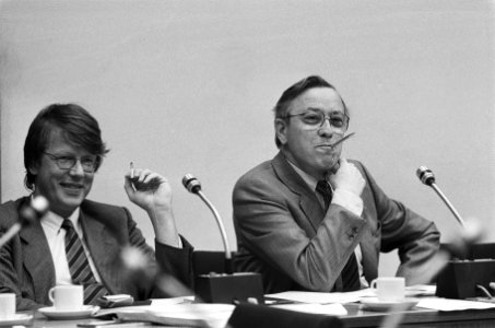 Tweede Kamer , staatssecretaris Van Zeil (r), Bestanddeelnr 933-4996