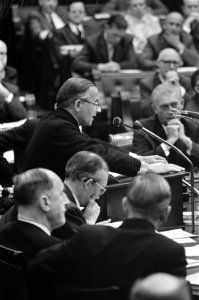 Tweede Kamer , regering antwoordt na de eerste ronde debatten van de partijen. P, Bestanddeelnr 922-8764