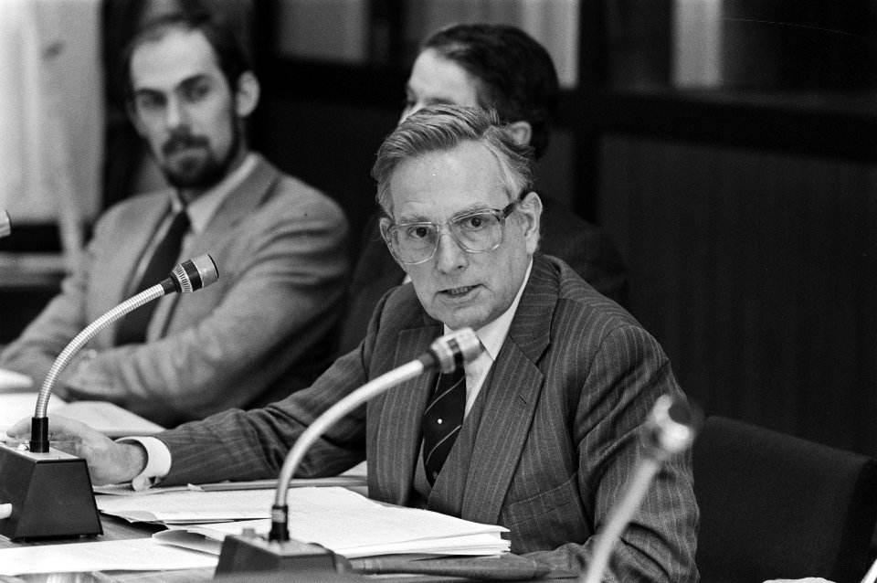 Tweede Kamer , UCV o.m. over reactie van CDA-leider De Vries op de tweeverdiener, Bestanddeelnr 933-2208