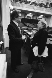 Tweede Kamer , wetsvoorstel tot invoering van gelijke uitkeringsrechten voor man, Bestanddeelnr 933-1705