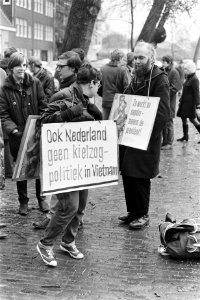 Tweedaagse mars vertrekt vanaf het Jonas Daniël Meijerplein, Bestanddeelnr 919-8042