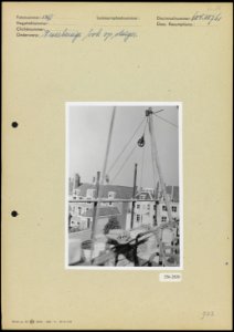 Tweebenige bok op een steiger, Bestanddeelnr 256-2820
